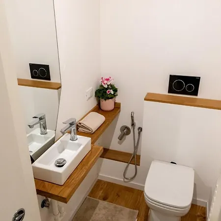 Vibes - Terrace In Apartment