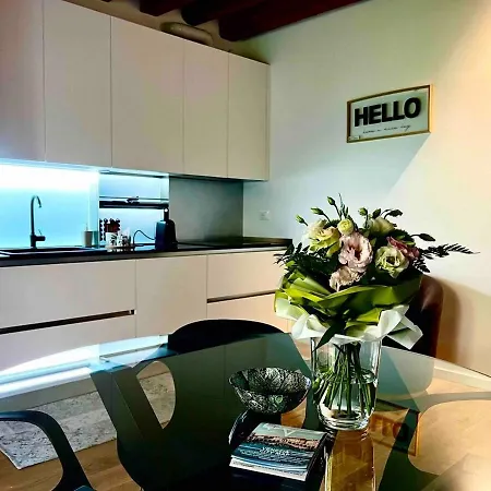 Vibes - Terrace In Venise